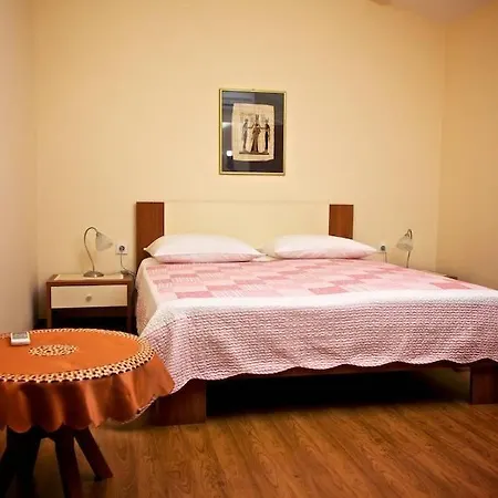 Apartament In With Balcony, Air Conditioning, Wi-fi