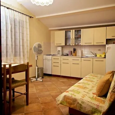 In With Balcony, Air Conditioning, Wi-fi